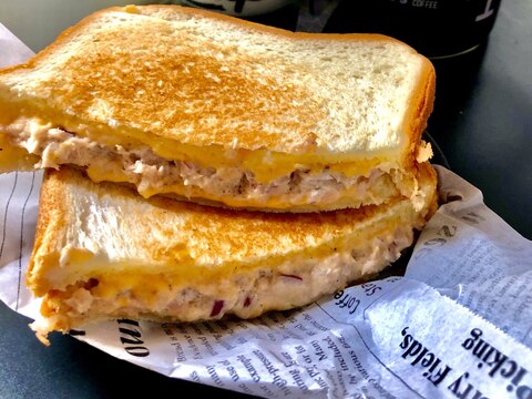 フライパンで焼く^ - ^ツナメルトサンド♪